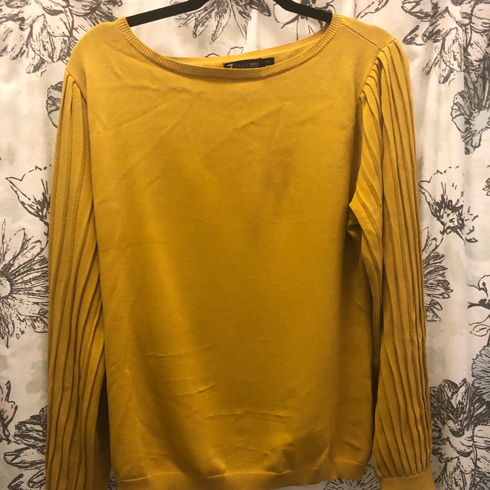 NewYork&co light weight stretchy sweater .